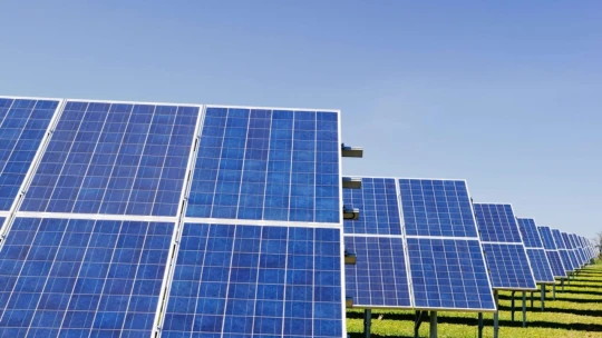 Horúčavy ovplyvňujú aj energetiku: jadro nie je čím chladiť, solár láme rekordy