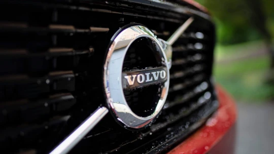 Piata automobilka: Volvo postaví pri Košiciach nový závod na výrobu elektromobilov