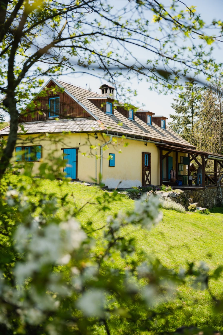 Starým chalúpkam dali druhý život. Zo súkromného projektu tak vznikol biznis a kúsok neba na Zemi_0