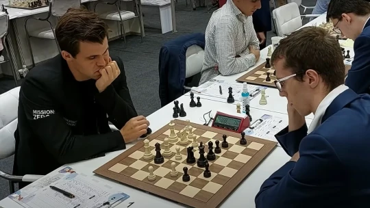 Slovensko má novú šachovú hviezdu. Legendárny Carlsen nestačil na mladého Pecháča