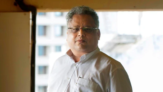 Zomrel investor Rakesh Jhunjhunwala, začínal so 100 dolármi. Prezývali ho „indický Warren Buffett“