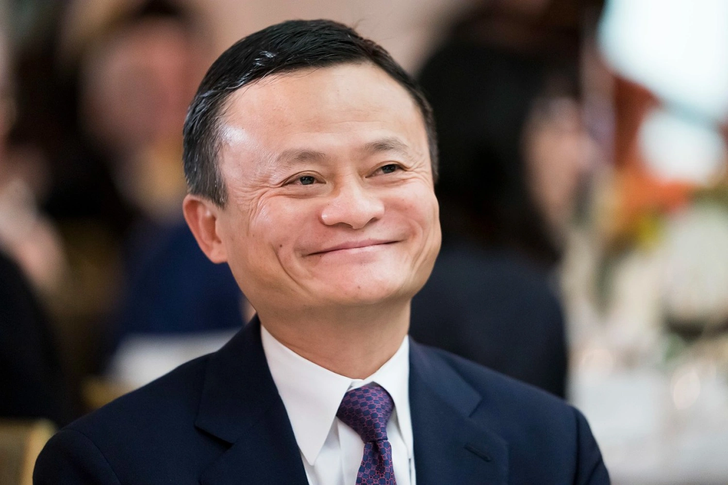 Jack Ma sa zbavuje väčšinovej kontroly v Ant Group. Chce uniknúť pozornosti Pekingu