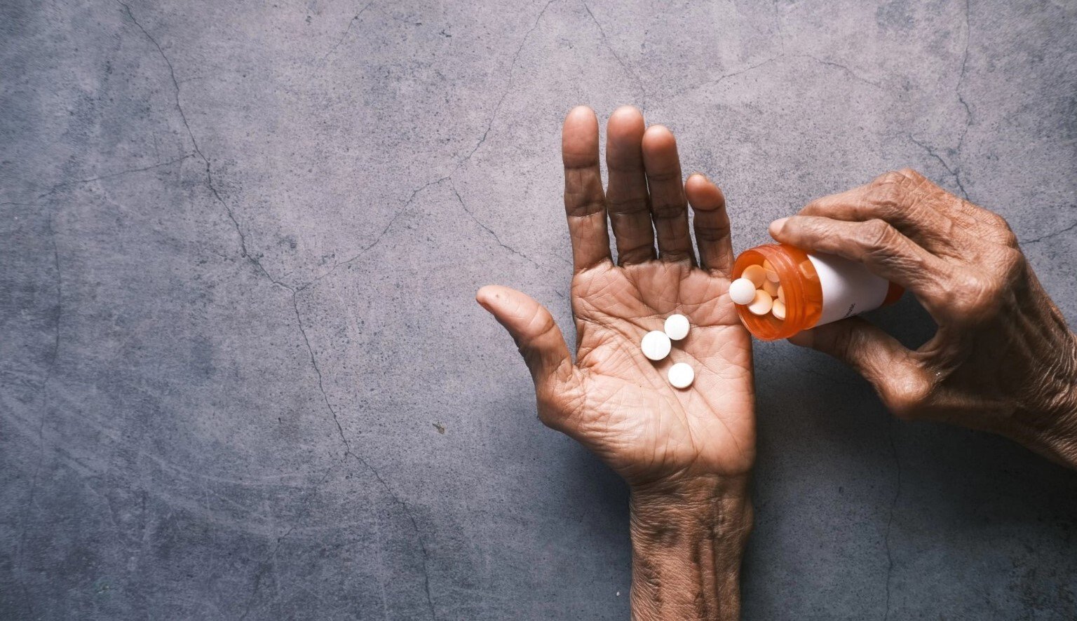 Impérium bolesti. Knižný trhák o opiátovej kríze v USA odkrýva tajomstvá farmabiznisu