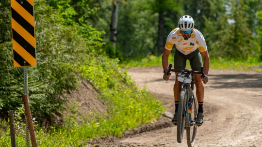 Zvládol 300 kilometrov v Sierre Nevade. Najväčšiu drámu však slovenský ultrabežec zažil na bicykli