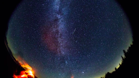 Mesiac nepraje Perzeidám. Kedy sa tento rok vybrať pozorovať meteorickú sprchu?