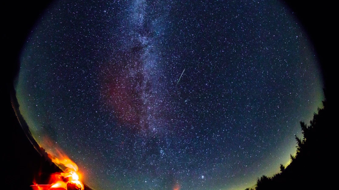 Mesiac nepraje Perzeidám. Kedy sa tento rok vybrať pozorovať meteorickú sprchu?