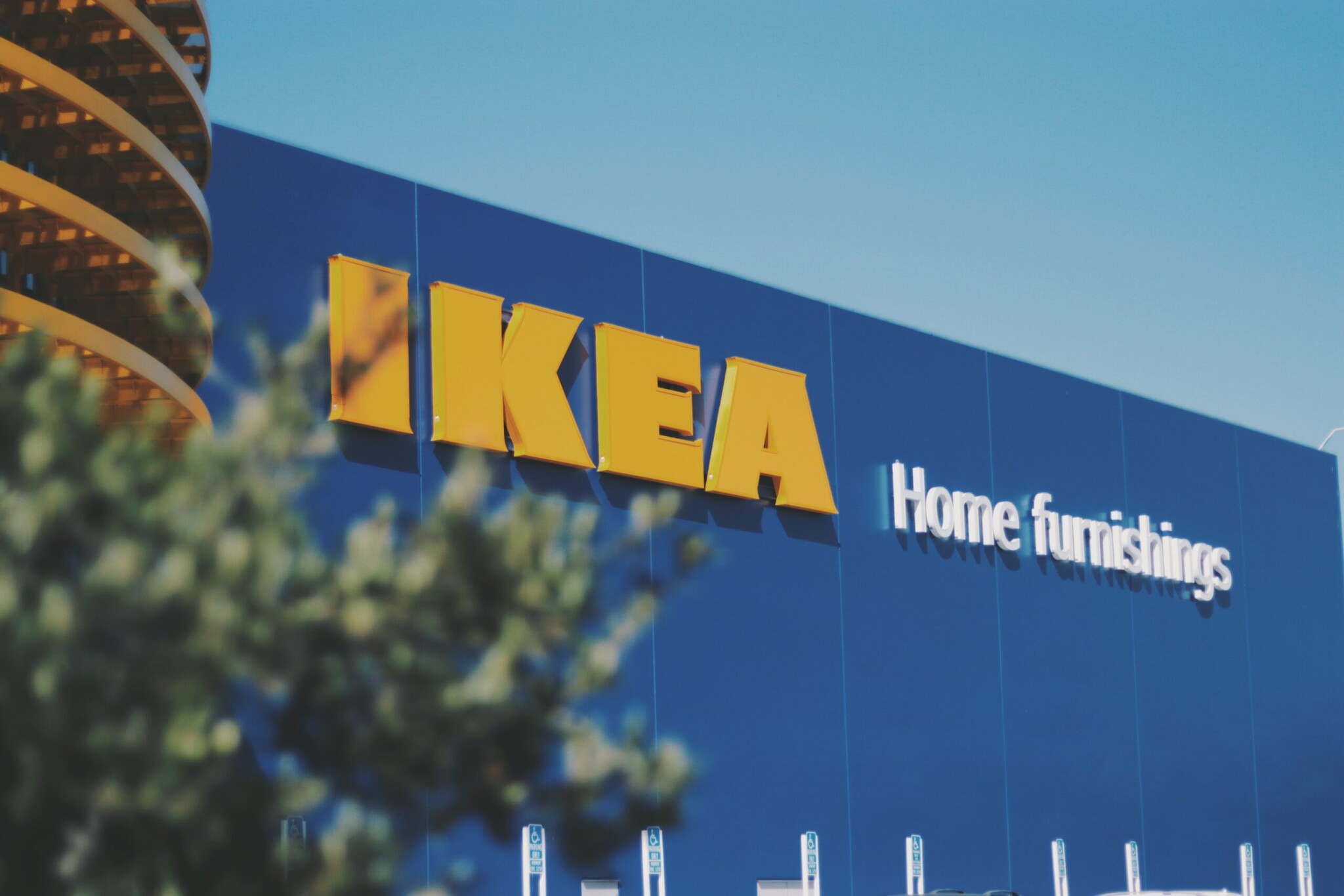 Rusi nakupujú posledný tovar z H&M a Ikea. Tie čistia sklady pred odchodom z krajiny