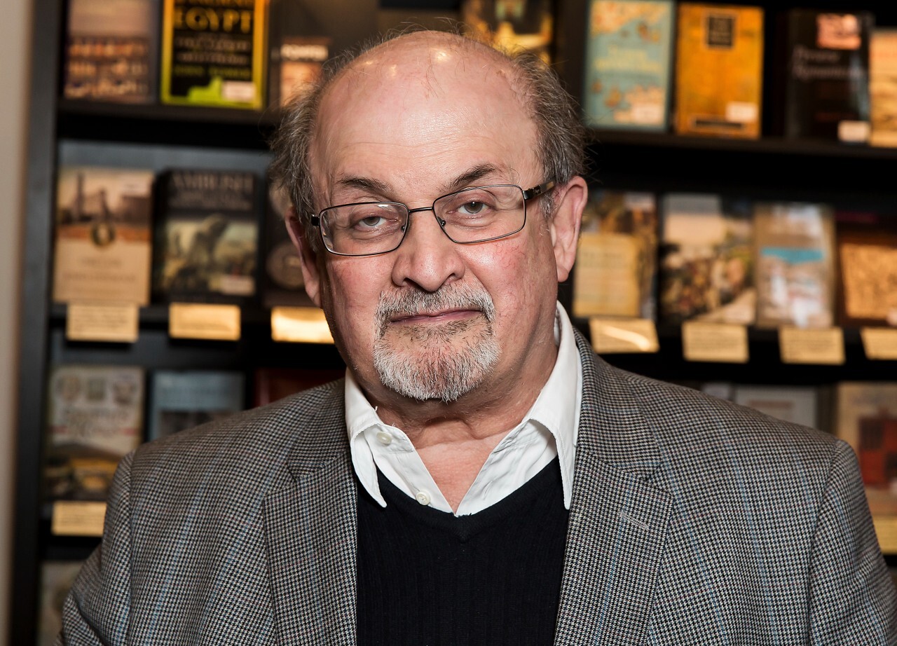Knihy Salmana Rushdieho idú na dračku. Čo si od neho prečítať?