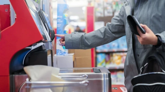 Samoobslužné pokladnice sú trendom. Lidl aj Kaufland ich chcú mať všade