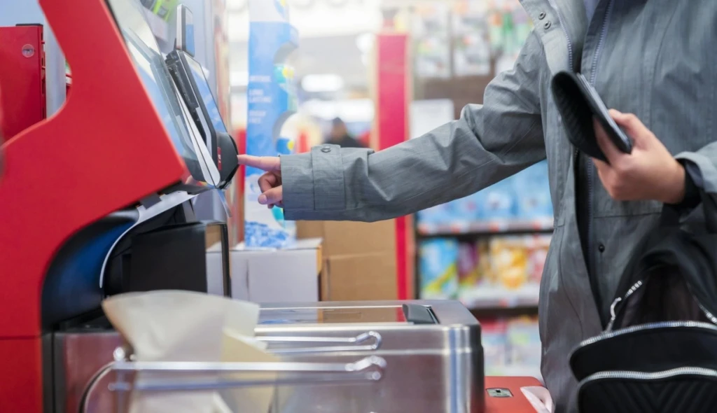 Samoobslužné pokladnice sú trendom. Lidl aj Kaufland ich chcú mať všade