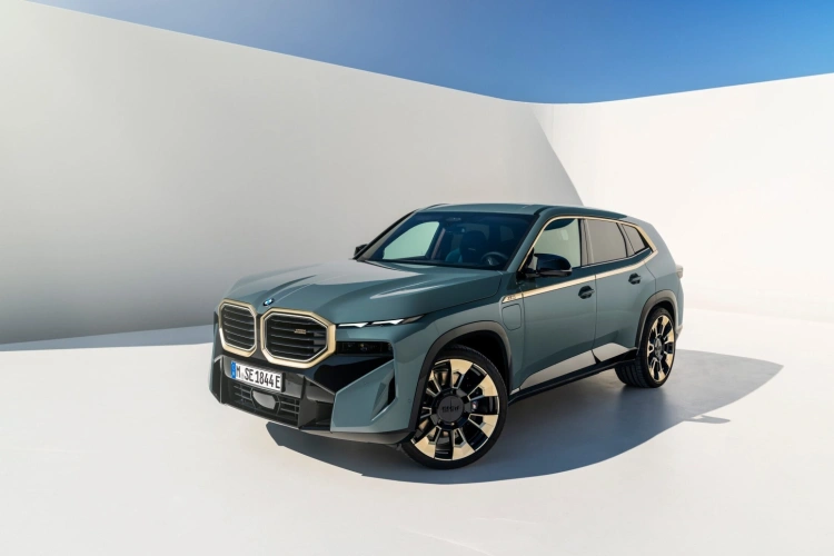 Divoké BMW: Hybrid XM ponúkne 750 koní, zlato aj zjazvenú hovädziu kožu_5