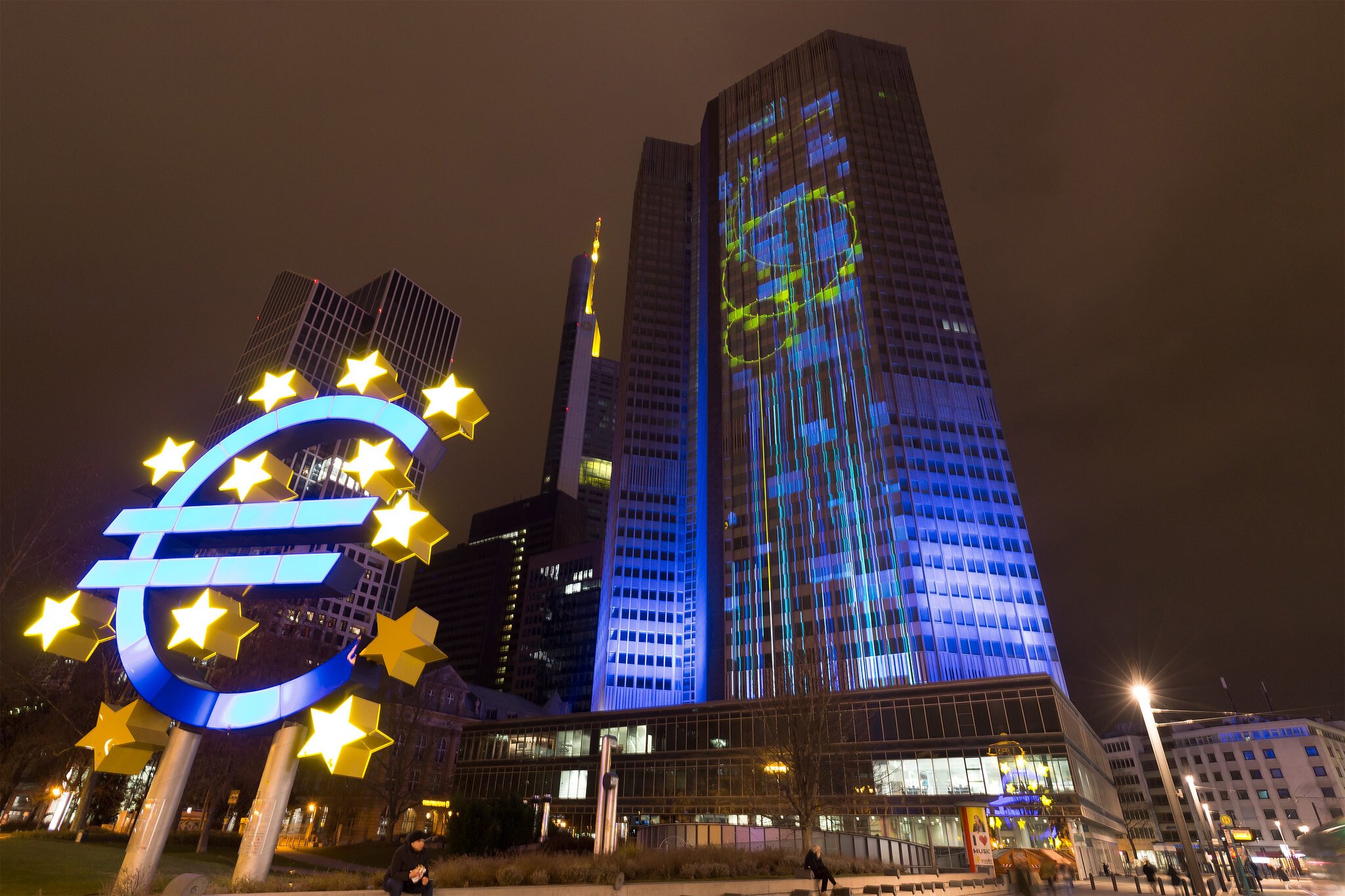 ECB opäť zvýšila kľúčové úrokové sadzby. Sú najvyššie za 14 rokov