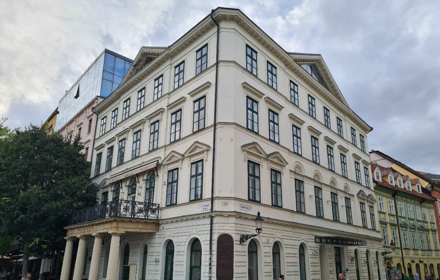 Na Slovensko prichádza hráč, ktorý je vo svete luxusu pojem. Prinesie ikonické značky