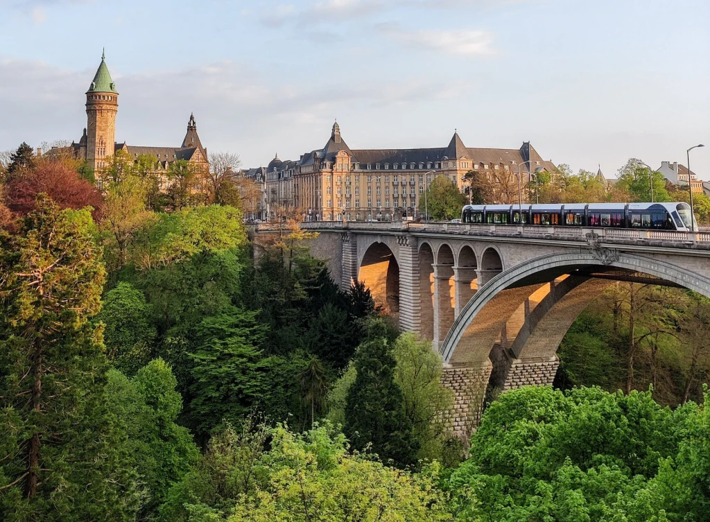 Ktoré krajiny patria medzi 20 najbohatších na svete? Na vrchole je drobné Luxembursko