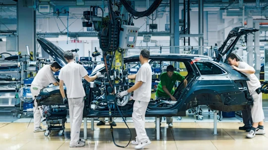 Pokles priemyselnej produkcie Slovenska sa spomalil. Výroba automobilov zatiaľ rastie