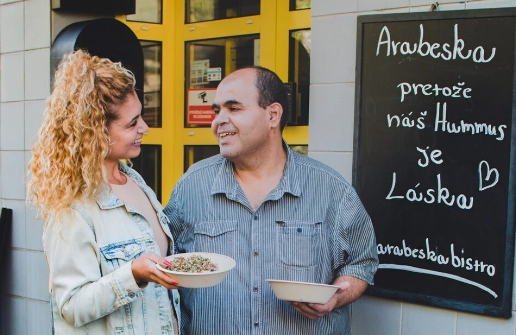 Blízky východ na tanieri: Rodinné bistro v podaní otca a dcéry láka na arabské jedlo