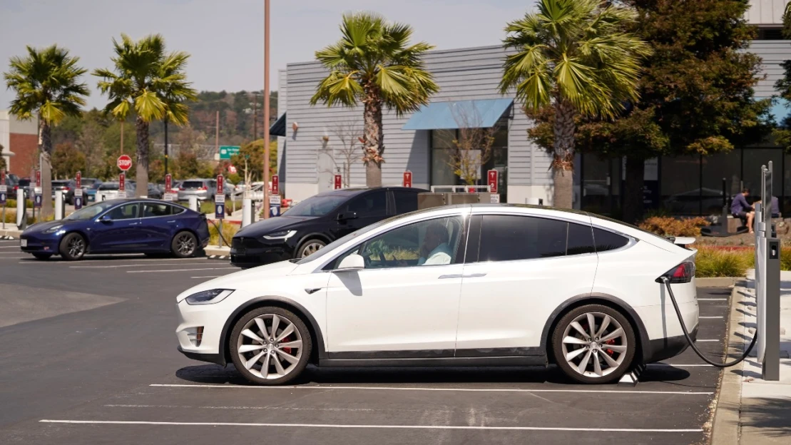 Tesla zlacňuje Model 3, v Nemecku bude stáť 41-tisíc