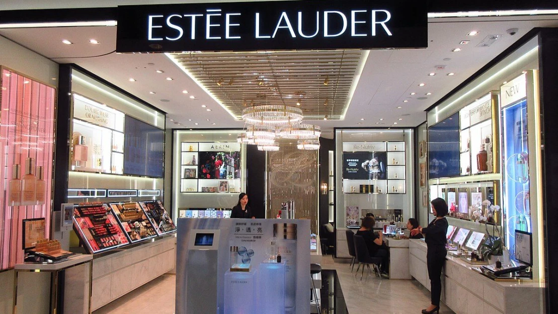 Dohoda za takmer 3 miliardy. Estée Lauder ovládla módnu značku Tom Ford