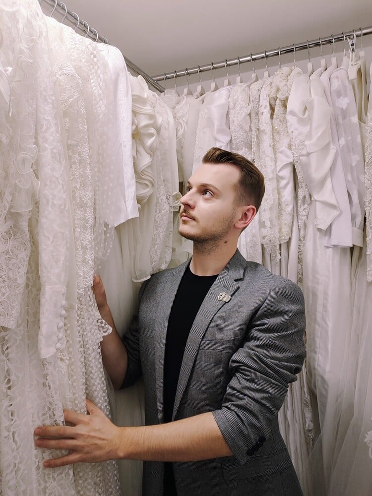 Zbierkou svadobných šiat zachytáva ducha doby. Čo nosili československé nevesty?