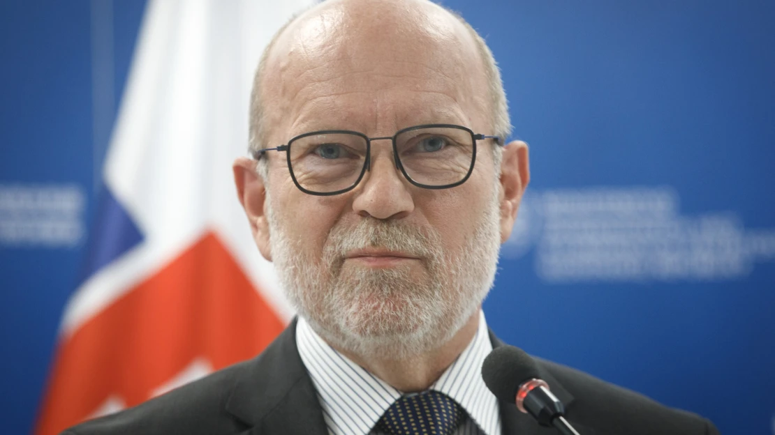 Vláda chce zintenzívniť boj proti hoaxom. NBÚ zrejme bude môcť blokovať škodlivý obsah