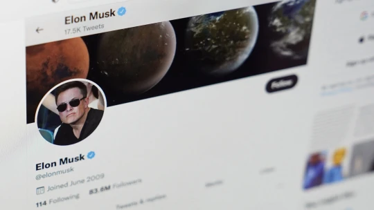 Musk a jeho Twitter: miliardár chce od užívateľov overených účtov 8 dolárov mesačne