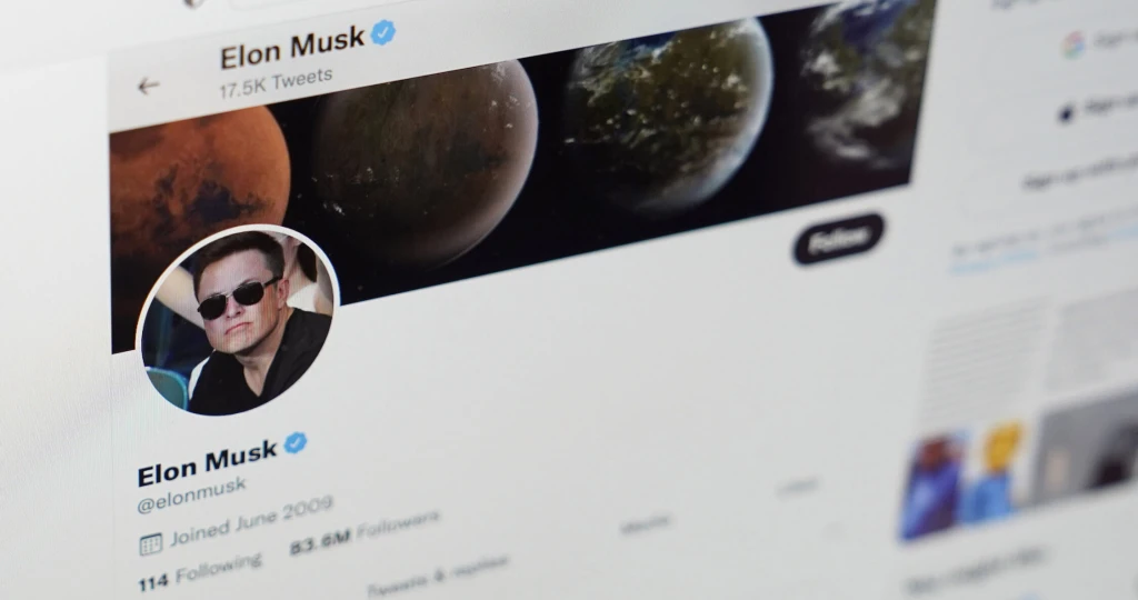 Musk a jeho Twitter: miliardár chce od užívateľov overených účtov 8 dolárov mesačne