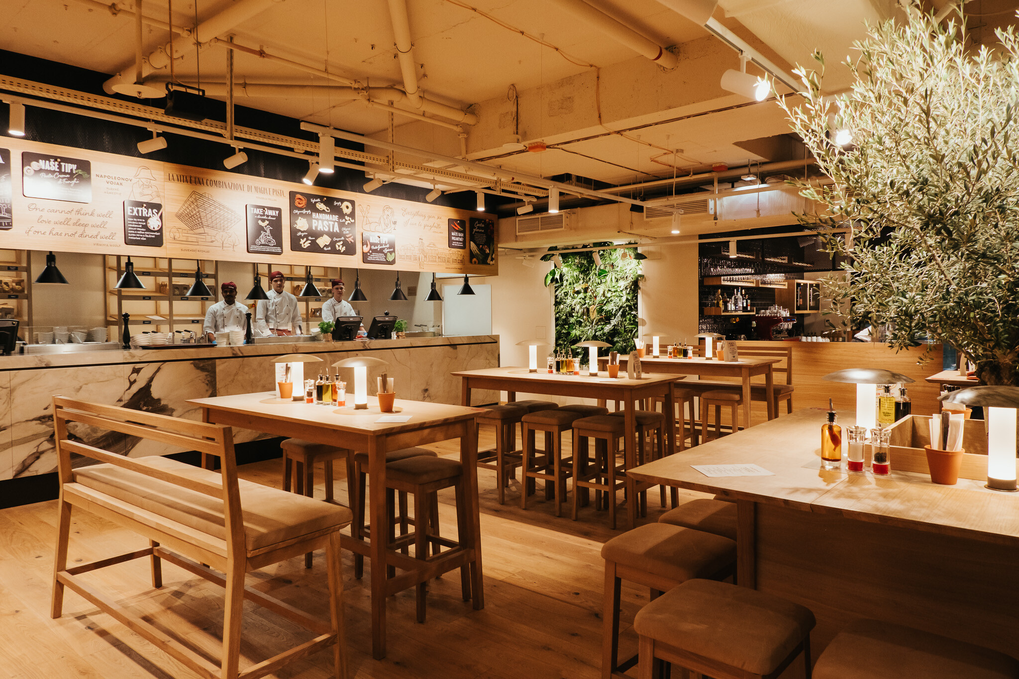 Bez čašníkov: talianska reštaurácia Vapiano otvorila prvú pobočku na Slovensku