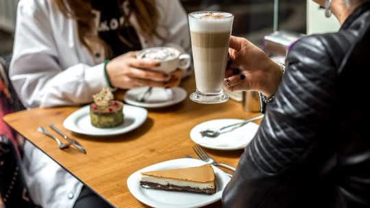 Kde majú najlepšie osie hniezdo a cheesecake? 5 tipov, kam ísť na dezert v Bratislave