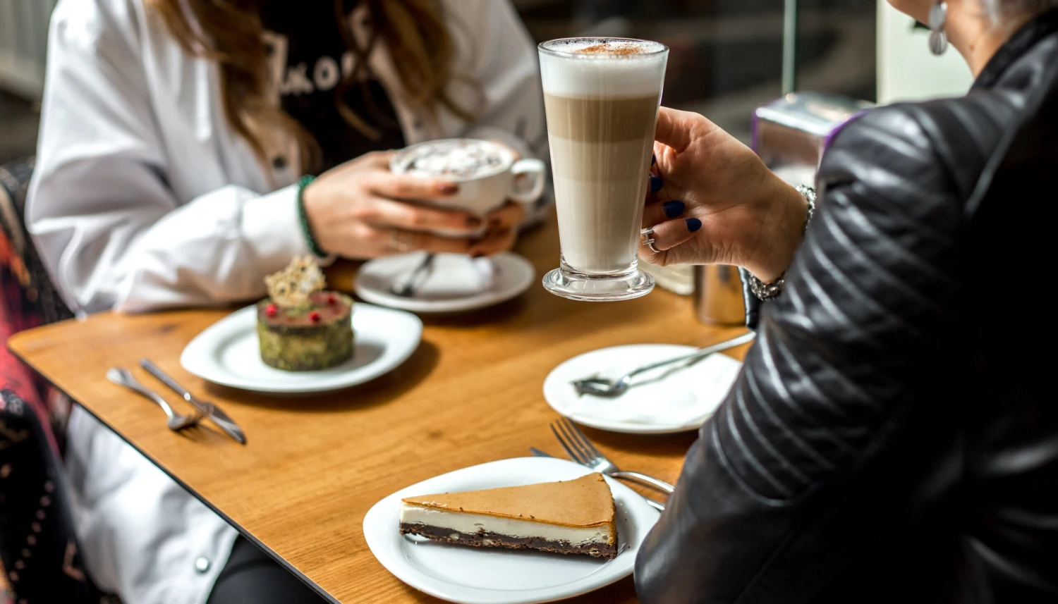 Kde majú najlepšie osie hniezdo a cheesecake? 5 tipov, kam ísť na dezert v Bratislave