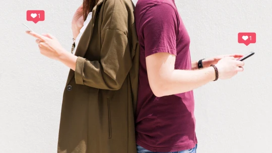Tinderu klesá cena akcií, Feeld strojnásobil tržby. Zoznamke pre nekonvenčných pomáha nečakaný trend