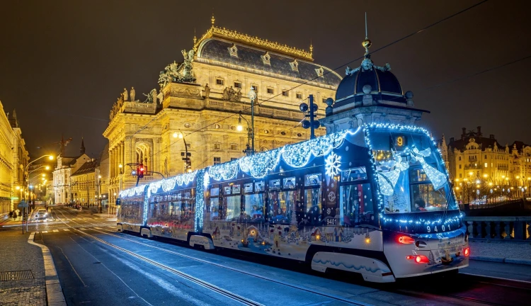 Žiarivé vyhliadky. Rodina rozbehla biznis z garáže, dnes rozsvecuje Prahu aj Paríž_2