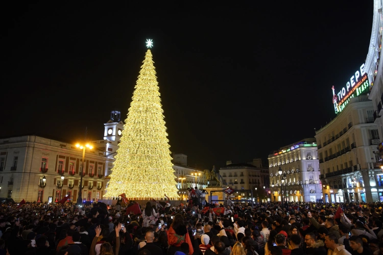 Najkrajšie vianočné stromčeky, ktoré tento rok zdobia mestá. Aké sú Vianoce vo svete?_10