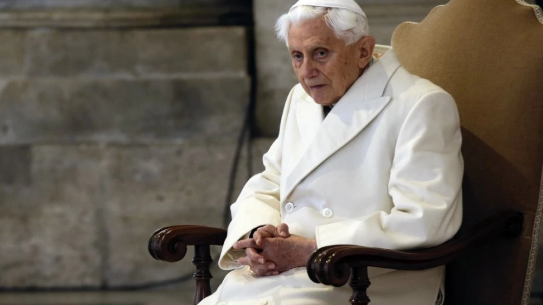 Zomrel emeritný pápež Benedikt XVI. Mal 95 rokov