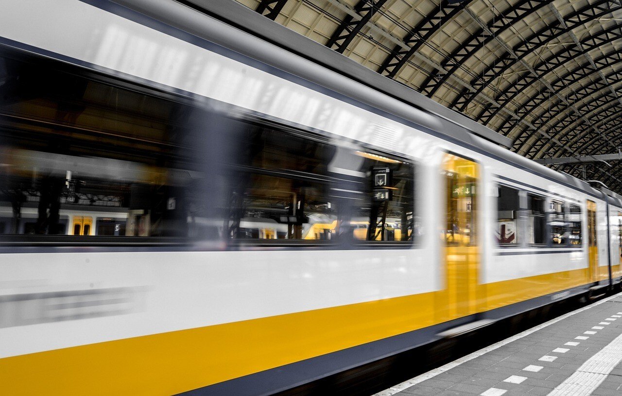 Európa by mala presadnúť z lietadiel do vlakov. Najväčším problémom sú súkromné lety