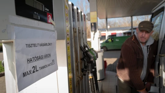 Šéf maďarskej centrálnej banky: Cenové stropy by sa mali okamžite zrušiť