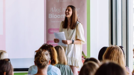 Ženám chýba priestor na prepájanie. Zmeniť to chce iniciatíva WomanUp