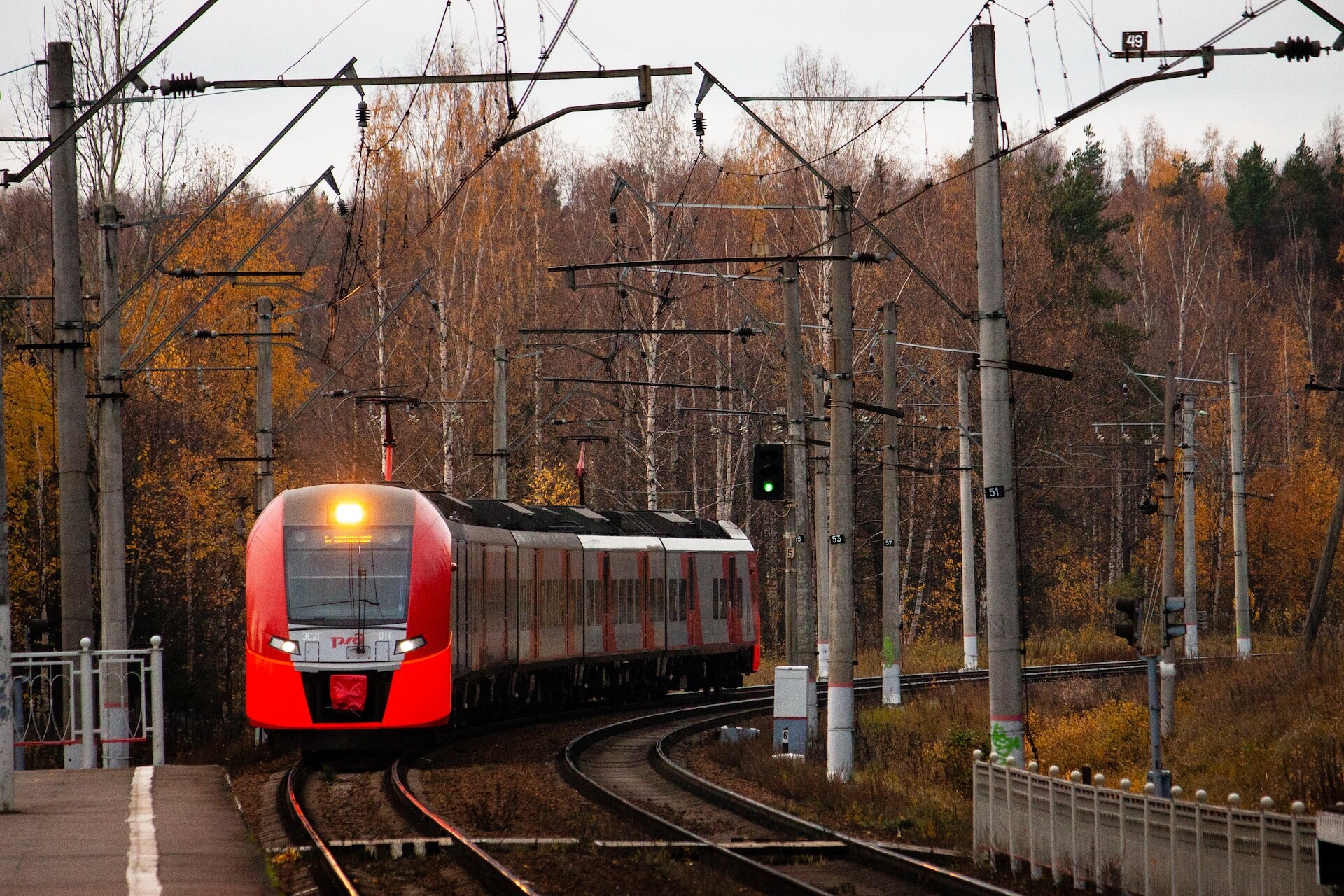 Konečne pohodlnejšie vlakom? Dopravca ZSSK chystá nákup desiatok nových hybridných vlakov