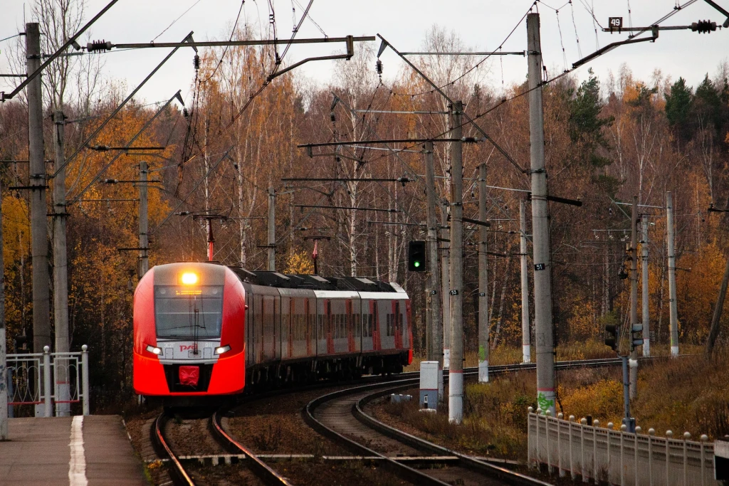 Konečne pohodlnejšie vlakom? Dopravca ZSSK chystá nákup desiatok nových hybridných vlakov