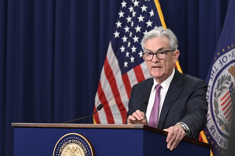 Fed potvrdil odhodlanie pokračovať vo zvyšovaní sadzieb