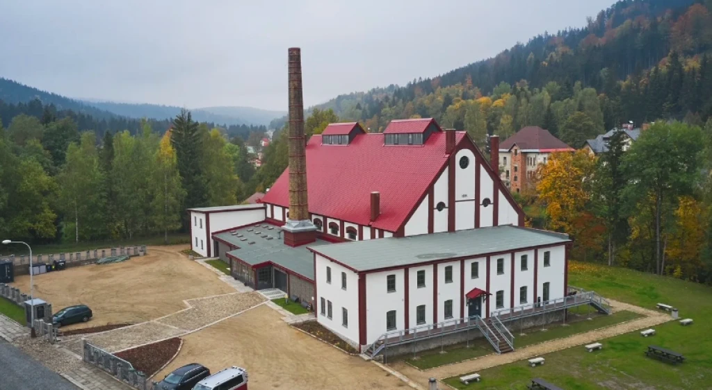 Bývalý stratég Penty vracia lesk historickým sklárňam. Míňa na to milióny eur