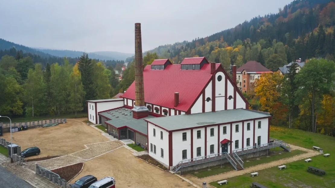 Bývalý stratég Penty vracia lesk historickým sklárňam. Míňa na to milióny eur