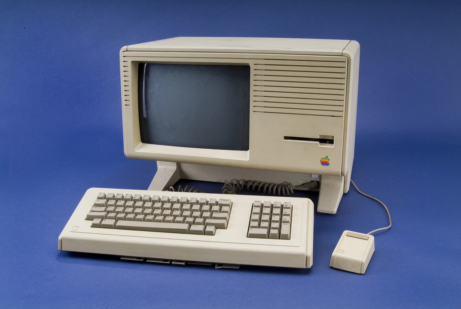 Pred 40 rokmi predstavil Apple revolučný počítač. Jobs zatĺkal, že ho pomenoval po dcére