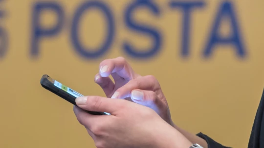Podvodníci zneužívajú meno Slovenskej pošty. Tá odporúča, aby sa obete obrátili na políciu