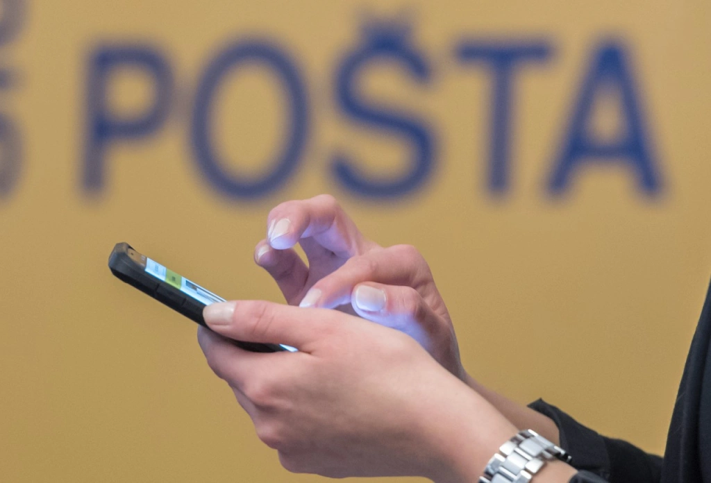 Slovenská pošta plánuje od marca zvýšiť ceny. Koľko zaplatíme za list či balík?