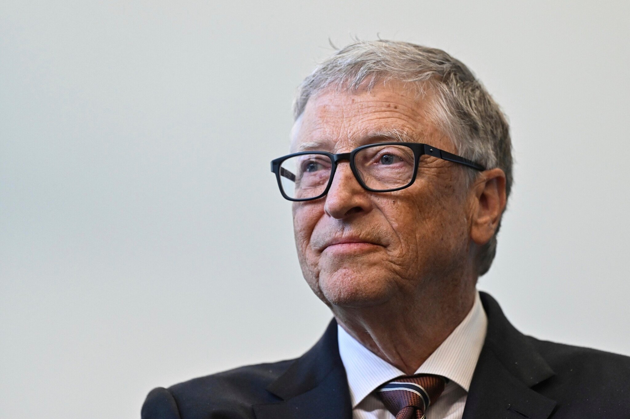Bill Gates: Pozastavenie vývoja umelej inteligencie by bolo nepraktické