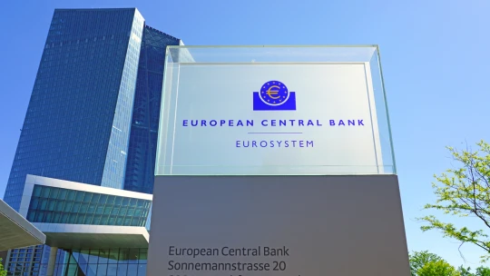 Trh práce začína slabnúť a inflácia sa môže zrýchliť. Viceprezident ECB varuje aj pred cenami energií