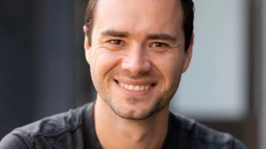 Slovák z Tesly sa vracia do OpenAI. Chce učiť umelú inteligenciu