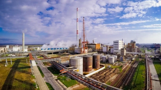 Budeme jazdiť na benzín či naftu z odpadu? Duslo chce spustiť výrobu palív