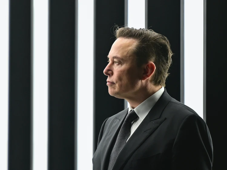 Súboj titanov. Musk a Ambani sa pretekajú v tom, kto pripojí k sieti pol miliardy Indov