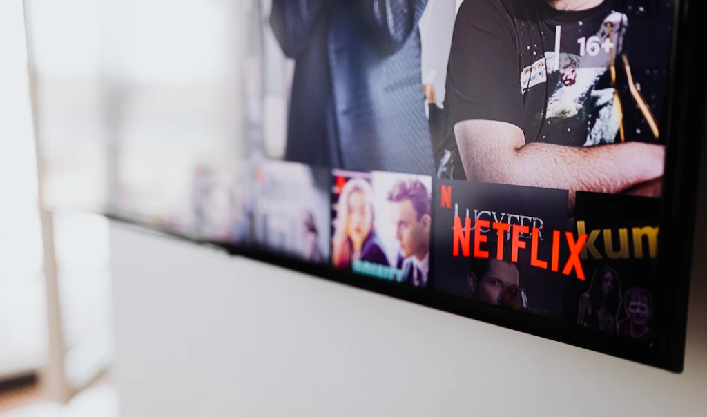 Spoločnosť Netflix končí s požičiavaním filmov. Zvýšila tržby, ale zisk klesol